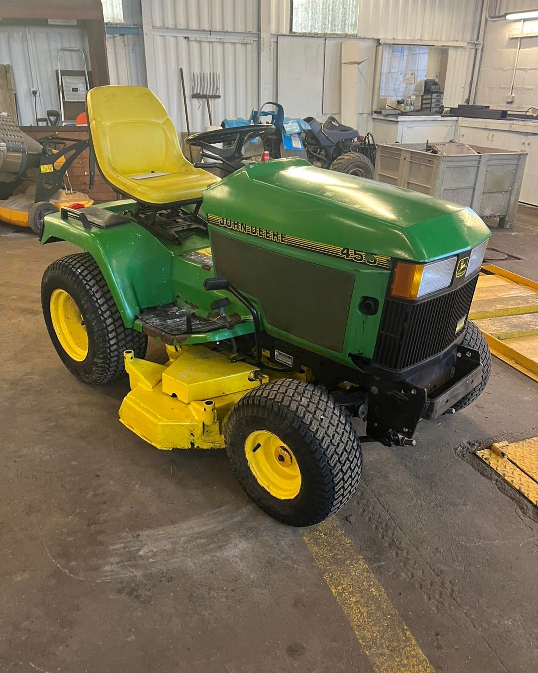 Garden machinery service work